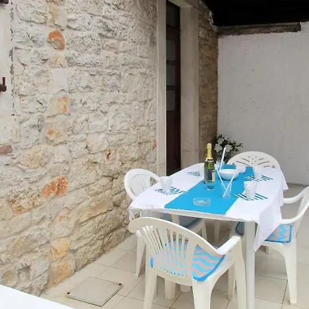 Apartment Gortan - Kst101 By Interhome